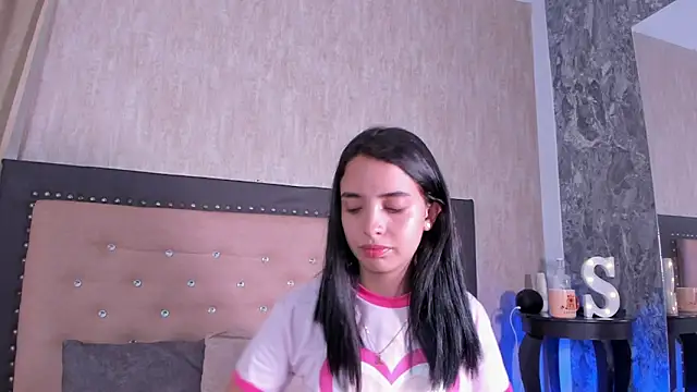 Snapshot of StefanyRousse chatting on 06.18.26 StefanyRousse online show from 06.18.26