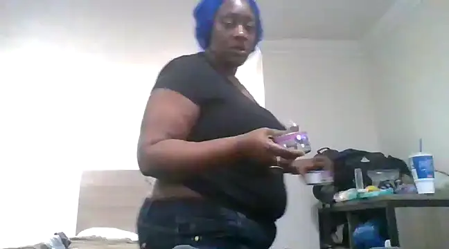 Snapshot of ExoticChocolit chatting on 01.28.25 ExoticChocolit online show from 01.28.25