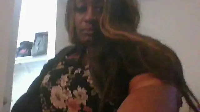 ExoticChocolit online show from 12.04.25