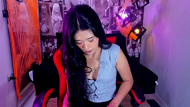 Snapshot of Lil_ceyy chatting on 10.28.25 Lil ceyy online show from 10.28.25