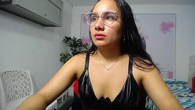 Snapshot of Maylin_horny19 chatting on 04.27.26 Maylin horny19 online show from 04.27.26