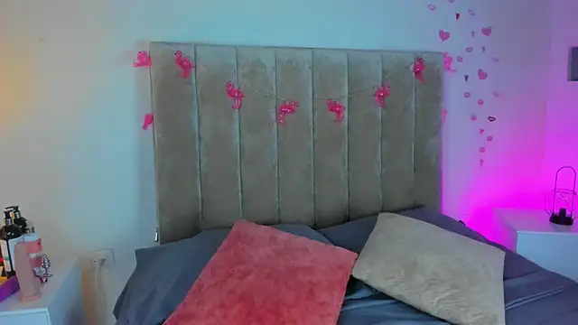 Dahlia Rousse online show from 02.10.25