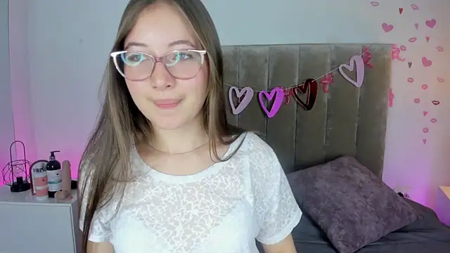 Dahlia Rousse online show from 03.01.25