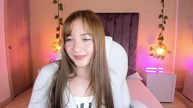 Dahlia Rousse online show from 09.12.25