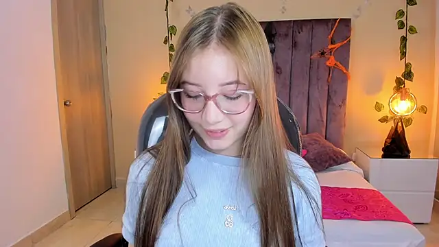 Dahlia Rousse online show from 10.14.25