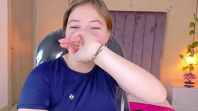 Dahlia Rousse online show from 03.07.26