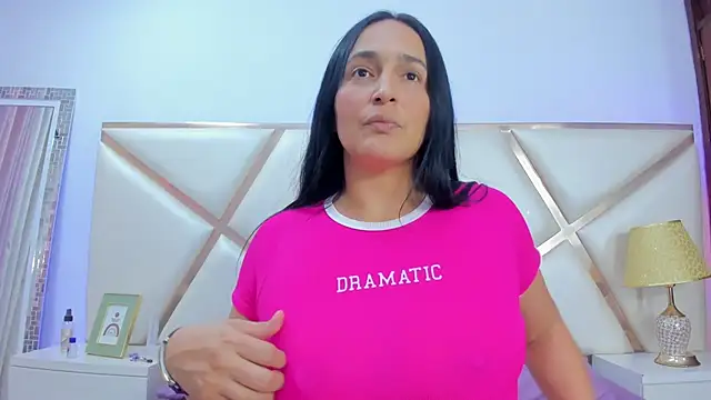 LucineArias online show from 02.08.25