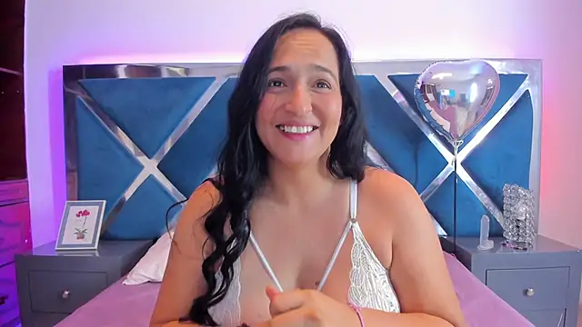 LucineArias online show from 03.04.25