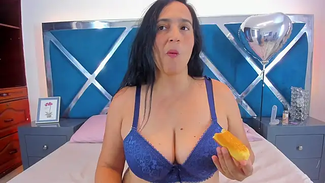 LucineArias online show from 03.06.25