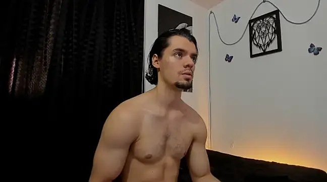 Snapshot of maxi_styles chatting on 01.31.25 maxi styles online show from 01.31.25