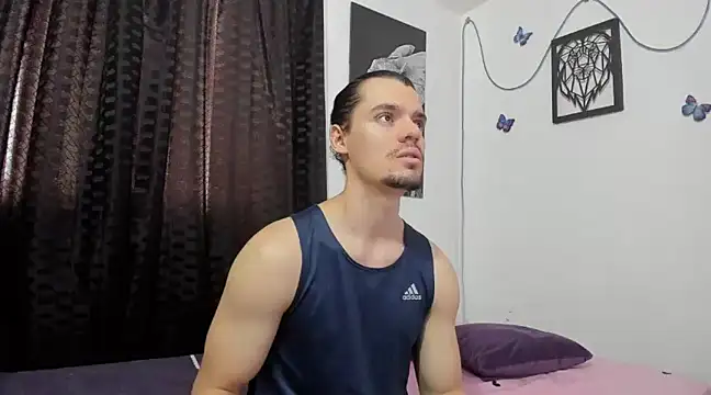 Snapshot of maxi_styles chatting on 03.21.25 maxi styles online show from 03.21.25