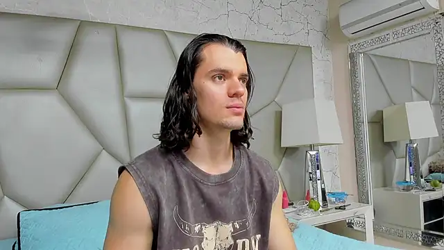 Snapshot of maxi_styles chatting on 02.24.26 maxi styles online show from 02.24.26