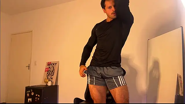 Snapshot of Lucasfit24 chatting on 06.25.26 Lucasfit24 online show from 06.25.26