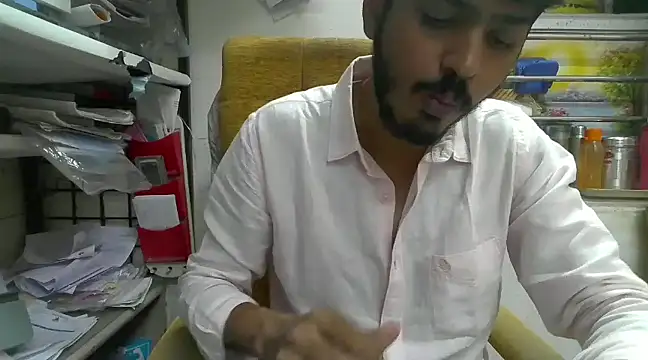 Snapshot of cute_modell chatting on 02.14.25 cute modell online show from 02.14.25