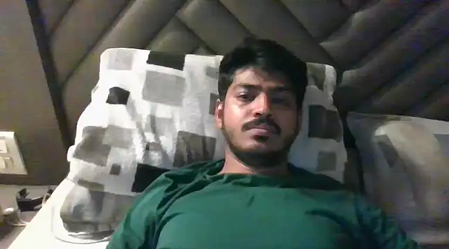 Snapshot of cute_modell chatting on 03.22.25 cute modell online show from 03.22.25