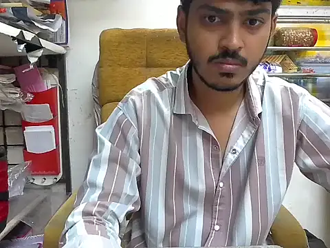 Snapshot of cute_modell chatting on 09.29.25 cute modell online show from 09.29.25