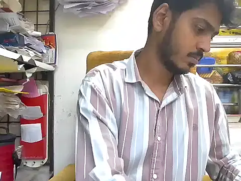 Snapshot of cute_modell chatting on 10.08.25 cute modell online show from 10.08.25