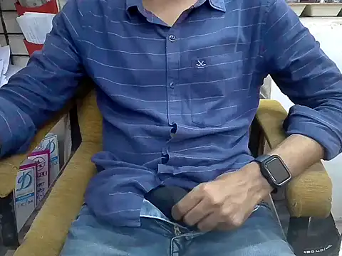 Snapshot of cute_modell chatting on 10.31.25 cute modell online show from 10.31.25