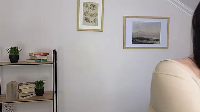 Bonnie White online show from 02.09.25