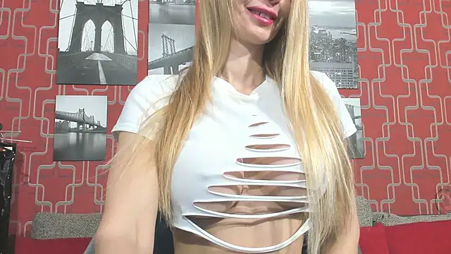 Snapshot of GoddessJulieXX chatting on 02.06.26 GoddessJulieXX online show from 02.06.26