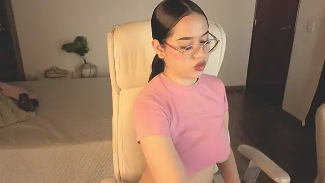 Renaxi Smith online show from 11.01.25