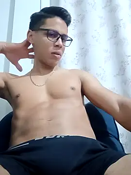 Snapshot of HornyTiger744 chatting on 10.09.25 HornyTiger744 online show from 10.09.25