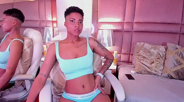 LuciaWallace online show from 02.15.25