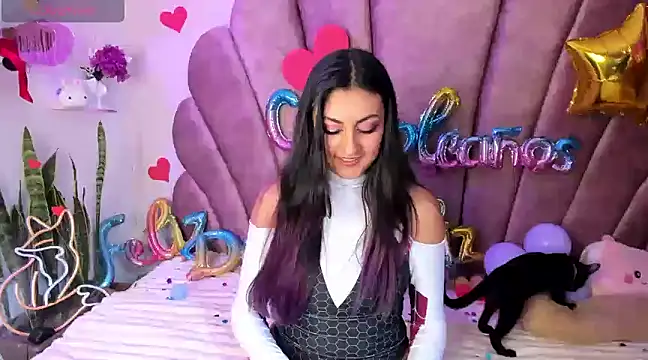 Snapshot of sweetfoxy_17 chatting on 02.25.25 sweetfoxy 17 online show from 02.25.25