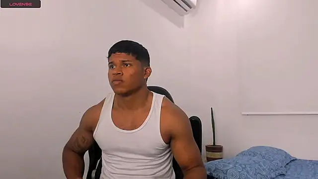 Snapshot of maxsteel177 chatting on 01.12.25 maxsteel177 online show from 01.12.25