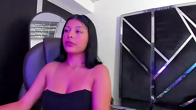 Salmaportman69 online show from 10.20.25