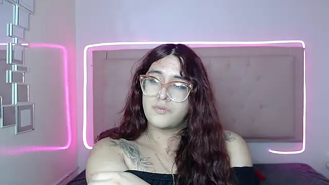 Snapshot of kathepickmanx chatting on 10.15.25 kathepickmanx online show from 10.15.25
