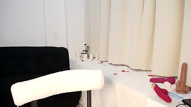 Hey-Cute online show from 01.26.25