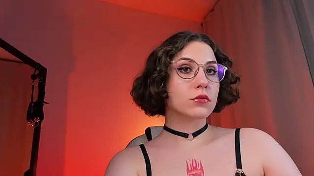 Eva Moss  online show from 02.27.25