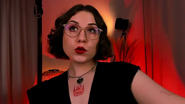 Eva Moss  online show from 03.12.25