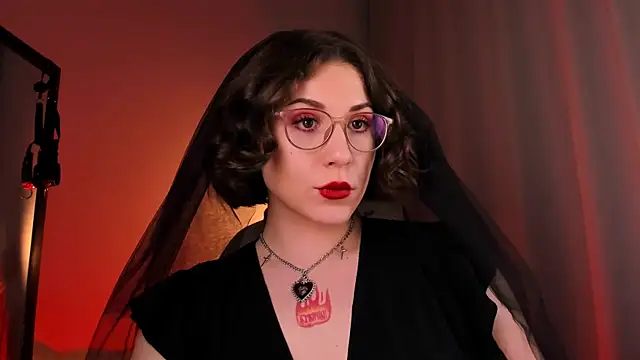 Eva Moss  online show from 03.12.25