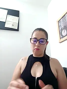 Snapshot of CHARLOTTE_1711 chatting on 02.10.25 CHARLOTTE 1711 online show from 02.10.25