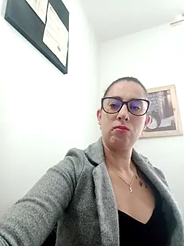 Snapshot of CHARLOTTE_1711 chatting on 02.12.25 CHARLOTTE 1711 online show from 02.12.25