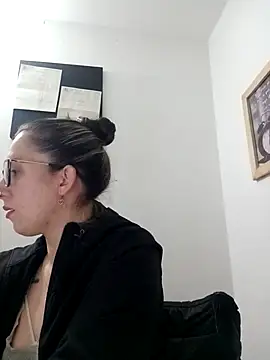 Snapshot of CHARLOTTE_1711 chatting on 03.21.25 CHARLOTTE 1711 online show from 03.21.25