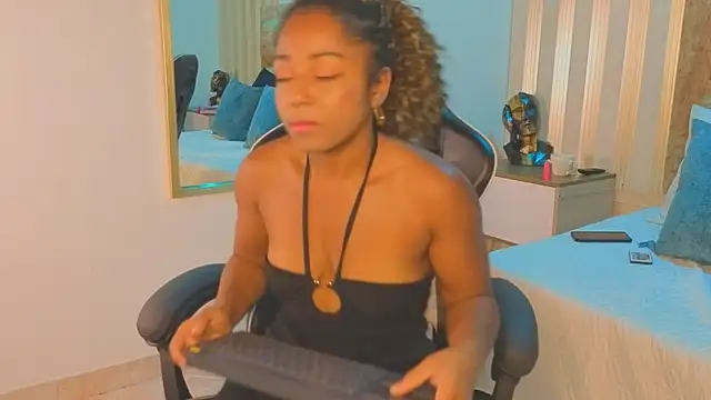 avis lara online show from 03.07.26