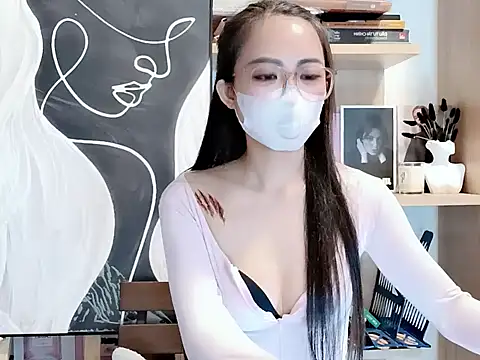 Lush-Office online show from 11.05.25