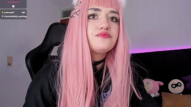 Snapshot of raven__white1 chatting on 02.20.25 raven  white1 online show from 02.20.25