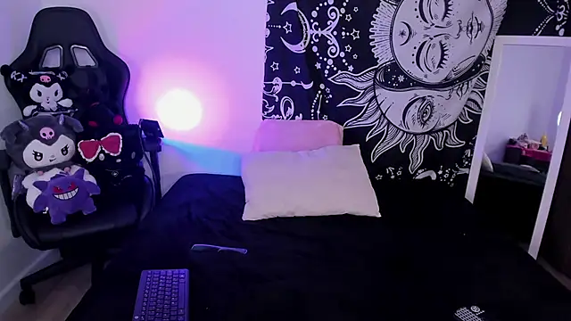 Snapshot of raven__white1 chatting on 10.11.25 raven  white1 online show from 10.11.25