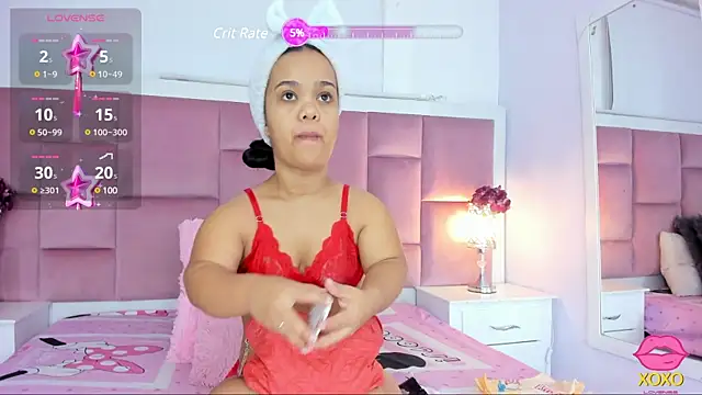 Snapshot of AnieRey chatting on 02.08.25 AnieRey online show from 02.08.25