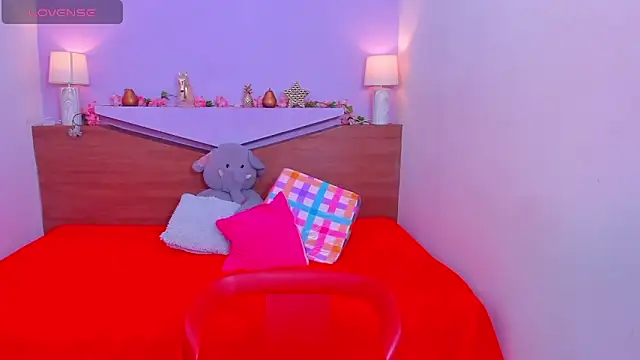 Snapshot of ScarletEmber3 chatting on 03.04.25 ScarletEmber3 online show from 03.04.25