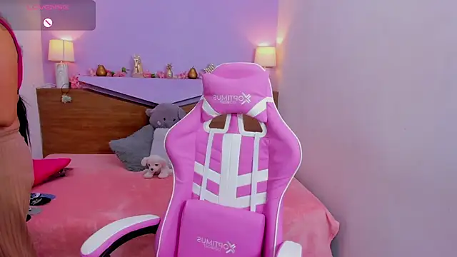 Snapshot of ScarletEmber3 chatting on 03.20.25 ScarletEmber3 online show from 03.20.25