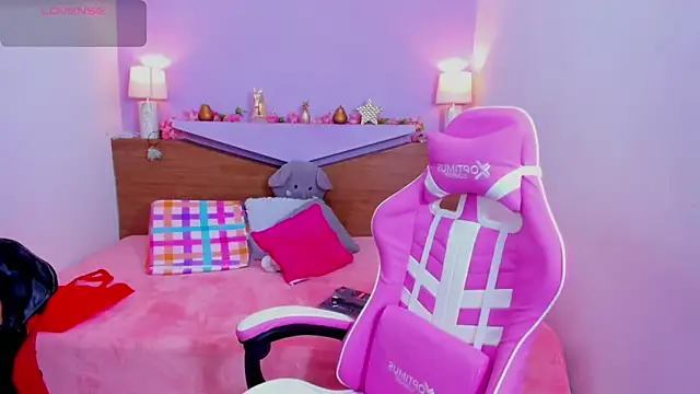 Snapshot of ScarletEmber3 chatting on 03.21.25 ScarletEmber3 online show from 03.21.25