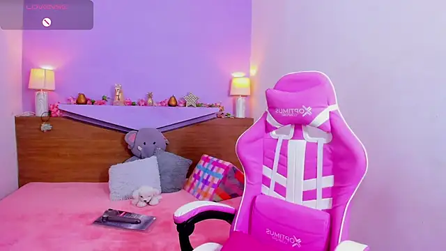 Snapshot of ScarletEmber3 chatting on 03.23.25 ScarletEmber3 online show from 03.23.25