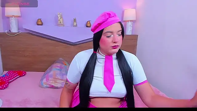 Snapshot of ScarletEmber3 chatting on 09.18.25 ScarletEmber3 online show from 09.18.25