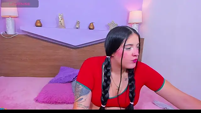 Snapshot of ScarletEmber3 chatting on 09.19.25 ScarletEmber3 online show from 09.19.25