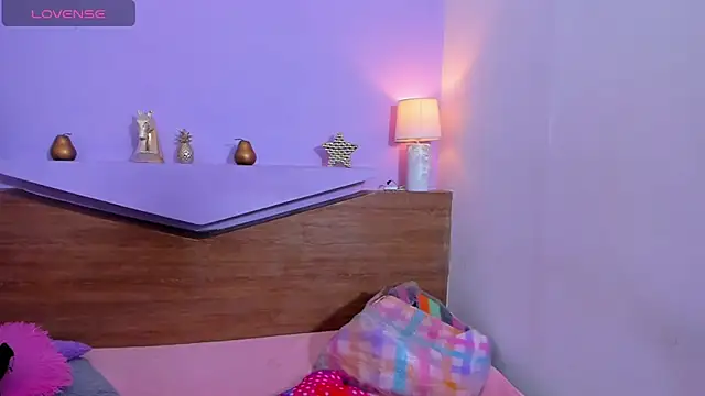 Snapshot of ScarletEmber3 chatting on 09.23.25 ScarletEmber3 online show from 09.23.25